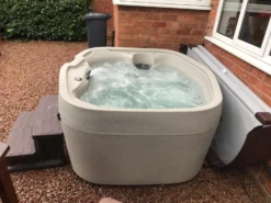 Freeflow Cascina - 4 Person Hot Tub -Pooly Shop cascina 1