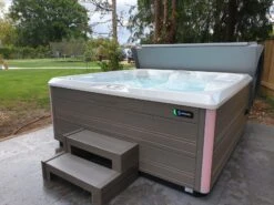 Hot Spring Pulse - 7 Person Hot Tub -Pooly Shop photo 2019 08 08 14 13 15