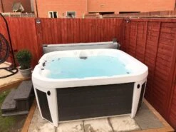 Happy 25 Lounge - 5 Person Hot Tub -Pooly Shop photo 2020 08 26 19 13 40