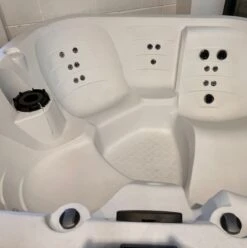 Off-Display (Redditch) Happy 25 Lounge - 5 Person Plug & Play Hot Tub -Pooly Shop redditch happy