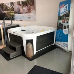 Off-Display (Worthing) Happy 25 Lounge - 5 Person Plug & Play Hot Tub -Pooly Shop worthing happy 4